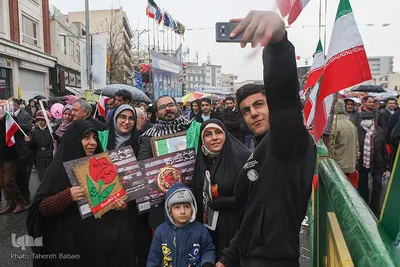 به وقت چهل سالگی؛ تهران، خیابان انقلاب