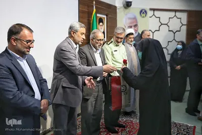آیین اهدای ۲ هزار ۴۰۰ سری جهیزیه به نوعروسان