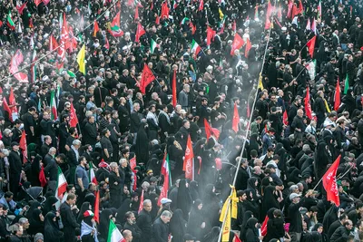 اقامه نماز بر پیکر مطهر رهبر شهید و خانواده ایشان به امامت آیت‌الله العظمی سبحانی 