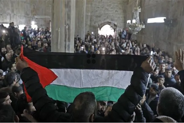 Ang mga Sumasamba na Palestino ay Nakakuha ng Daanan sa Pinaghihigpitan na Pook ng Al-Aqsa Mosque