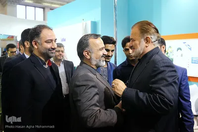 استاد عباس سلیمی و آقای رشیدیان استاندار خراسان رضوی در غرفه ایکنا 