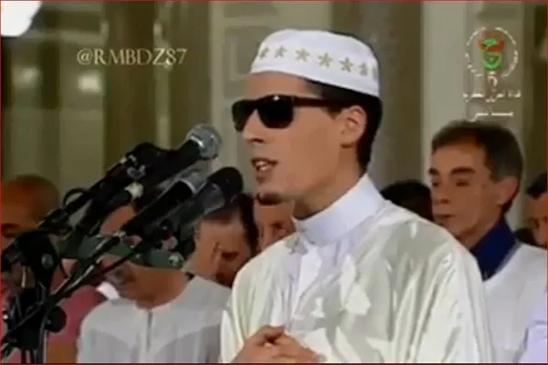 فيلم | تلاوت قاری روشندل الجزایری در نماز تراویح