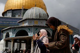 اقامه نماز جماعت مسلمانان جهان در رمضان