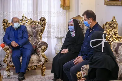 دیدار علیرضا زالی و پرویز فتاح با خانواده دو شهید مدافع سلامت‎