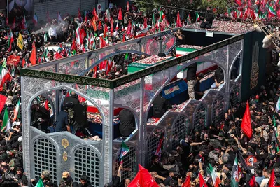 تشییع پیکر رهبر شهید در تهران