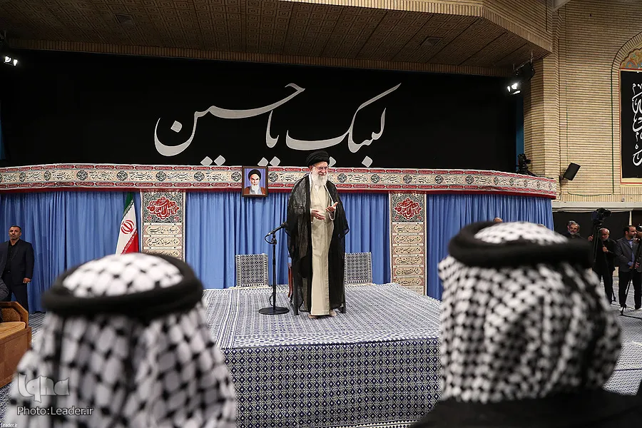 قائد الثورة يستقبل أصحاب الهيئات الحسينية في العراق