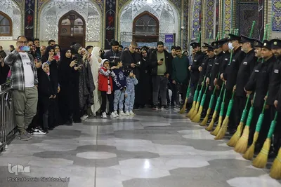 آیین جاروکشان در حرم امام رئوف