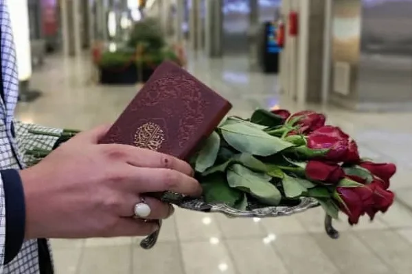 تبریک متفاوت میلاد حضرت مهدی(عج) به مسافران فرودگاه امام + عکس
