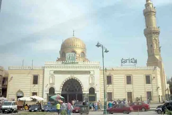 مصر تقيم أول صلاة جمعة منذ إغلاق المساجد