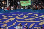 حضور رئیس جمهور در شاهچراغ و دیدار با خانواده شهدا