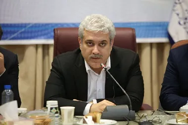 تنها راهکار حل مشکلات، رهایی از اقتصاد نفتی و بومی‌سازی دانش است