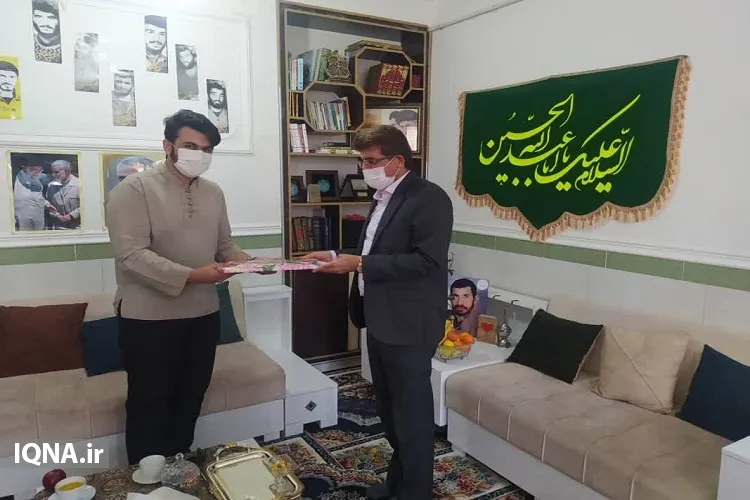 دیدار رئیس اداره ارشاد شهرستان دشتی با قاری نوجوان خورموجی