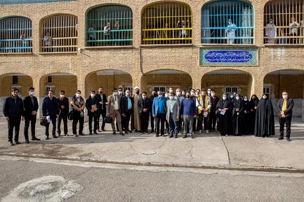 نگهداری ۱۰۰ سالمند و ۳۲۰ معلول ذهنی در مؤسسه خیریه انوار آفتاب قم