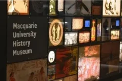 Seltene Koranseiten an der Macquarie University, Australien ausgestellt