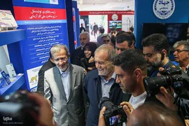 بازدید رئیس‌جمهور از نمایشگاه دستاوردهای جهاددانشگاهی