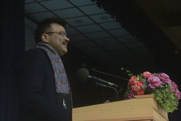 شاعر بلندآوازه پارسی‌گوی هندوستان، سیستانی بوده است
