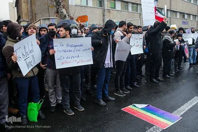 تجمع مردمی دانشجویی مقابل سفارت فرانسه