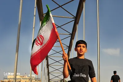 زنجیره انسانی در محکومیت تهدیدات حمله به پل‌ها و نیروگاه‌ها در اهواز