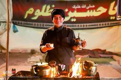 ما خادمان زوار حسين(ع) هستیم