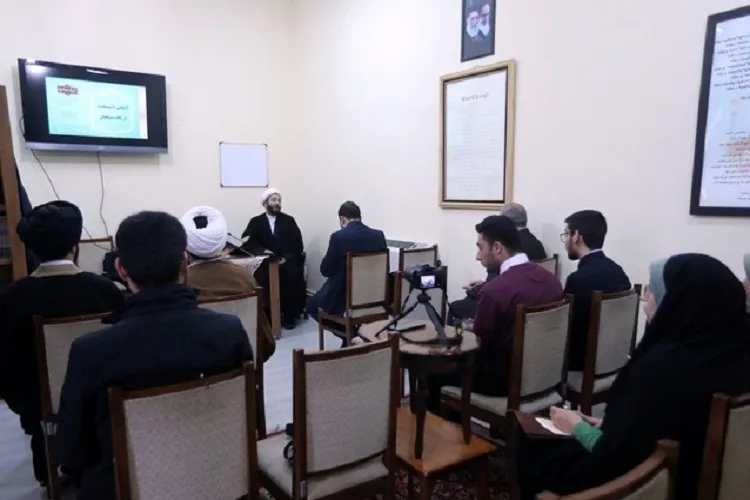 برپایی كارگاه آموزشی «مسیحیت از دیدگاه مسیحیان» در حرم شاهچراغ(ع)