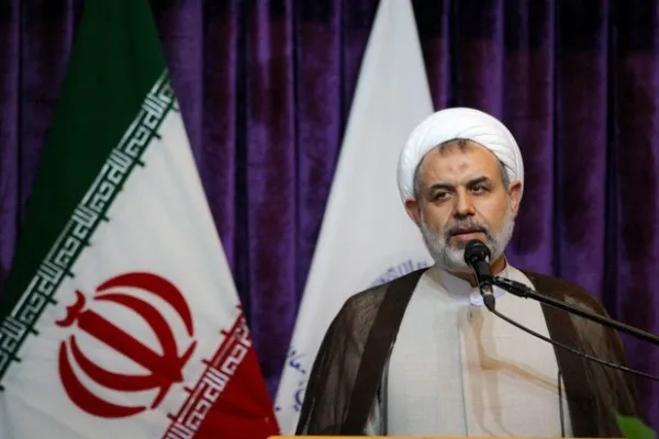 مشکلات جامعه با ترویج فرهنگ ایثار حل می‌شود/رونمایی از دو جلد از مجموعه خاطرات شفاهی ایثارگران