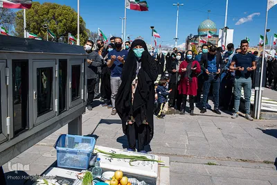 لحظه تحویل سال ۱۴۰۰ در گلزار شهدای قزوین‎