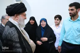 دیدار نویسنده و راوی کتاب «فرنگیس» با رهبر انقلاب