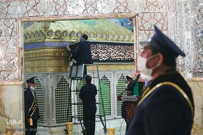 آیین سیاه پوشی ضریح مطهر کریمه اهل بیت در آستانه محرم