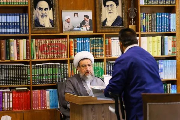 دیدار اقشار مختلف مردم با امام جمعه تبریز