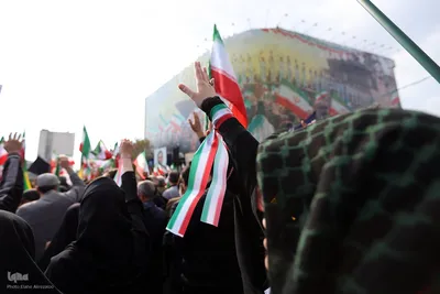تشییع پیکر دریابان شهید «علیرضا تنگسیری» در میدان انقلاب