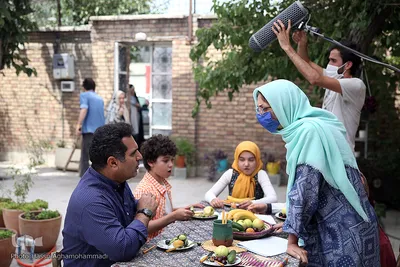 بازدید شیخ اکبری، مدیر شبکه قرآن و معارف سیما از پشت صحنه مجموعه تلویزیونی «یکی بود، یکی نبود»