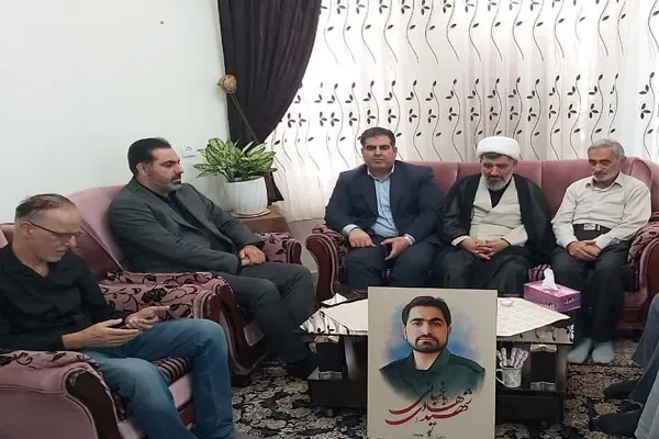 دیدار امام جمعه، شهردار و اصحاب بسیج رسانه بابلسر  با خانواده شهید هادی باغبانی