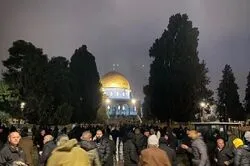 Dubban Falasdinawa sun yi sallar asuba a Masallacin Al-Aqsa