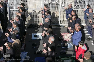 اقامه نماز باران در گلستان شهدای اصفهان