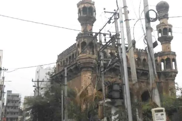 Hindistan'ın Haydarabad kentindeki 400 yıllık tarihi cami yenileniyor