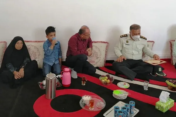 تکریم خانواده‌های شهدا بالاترين عبادت است