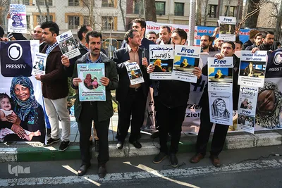 تجمع مردمی، فعالان فرهنگی، اصحاب رسانه و دانشجویان برای آزادی مرضیه هاشمی مقابل دفتر سازمان ملل متحد در تهران