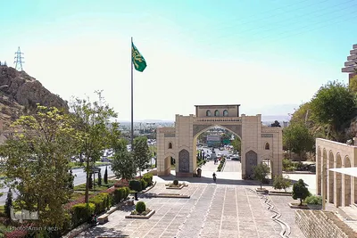 اهتزاز پرچم محمد(ص)، پیامبر رحمت در شیراز