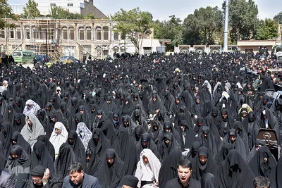 اقامه نماز ظهر عاشورا در تبریز