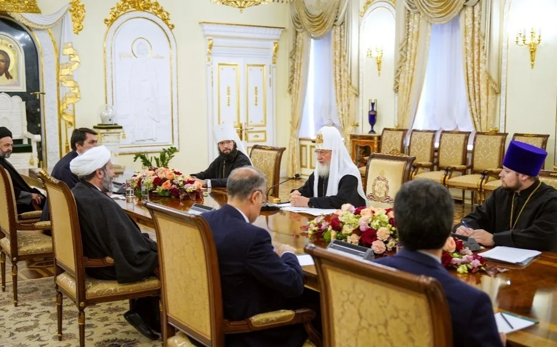 Mga Pag-atake sa Ispiritwalidad Kabilang sa mga Hamon ng Mundo, Sinabi ng Kleriko na Muslim sa Obispo sa Russia