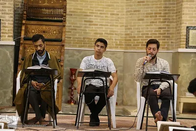 جزء خوانی دانش آموزان در شبستان مسجد وکیل شیراز