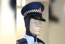 Britaniya Yeni Zelandiyanın hicablı polis uniforması təcrübəsi ilə maraqlanır
