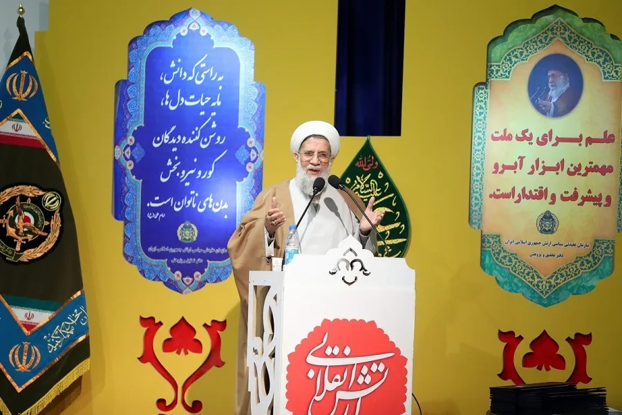 نقش مهم جوانان در پیروزی انقلاب و توفیق‌های دفاع مقدس