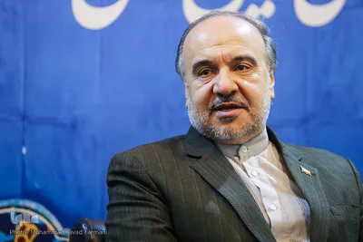 بازدید وزیر ورزش و جوانان از نمایشگاه قرآن