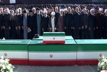 حشود مليونية في طهران تؤدي الصلاة على الجثمان الطاهر للقائد الشهيد + فيديو