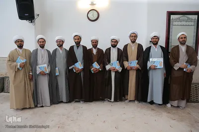⁨عمامه‌گذاری در بیوت مراجع هم‌زمان با روز عید غدیر⁩