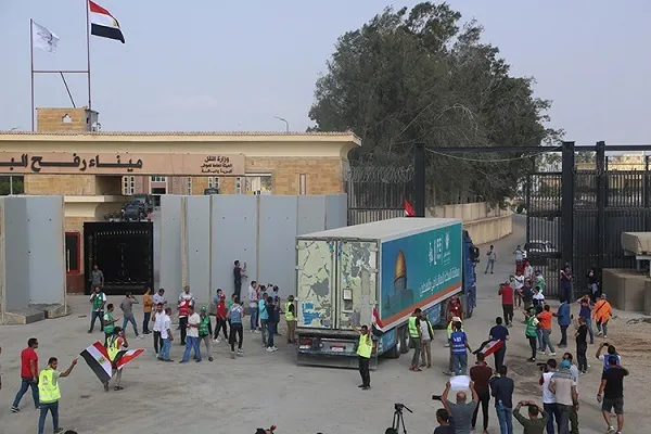 Gazze'ye ikinci yardım konvoyu Refah Sınır Kapısı'ndan giriş yaptı