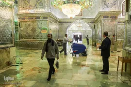 ضدعفونی كردن مستمر ضریح و صحن حرم مطهر شاهچراغ(ع)