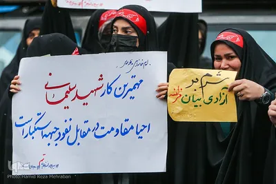 تجمع مردمی دانشجویی مقابل سفارت فرانسه