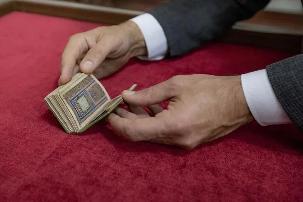 Erzurum'da asırlık eserlerin bulunduğu kütüphane, yüksek güvenlikle korunuyor